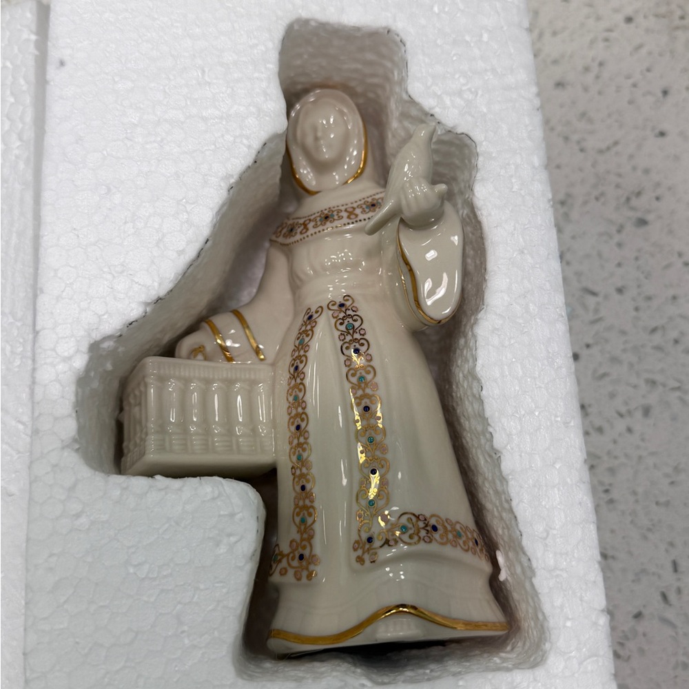 Elegant Cream and Gold Ceramic Figurine